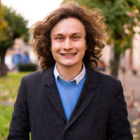 L’attribut alt de cette image est vide, son nom de fichier est Léo-290x290.jpg.